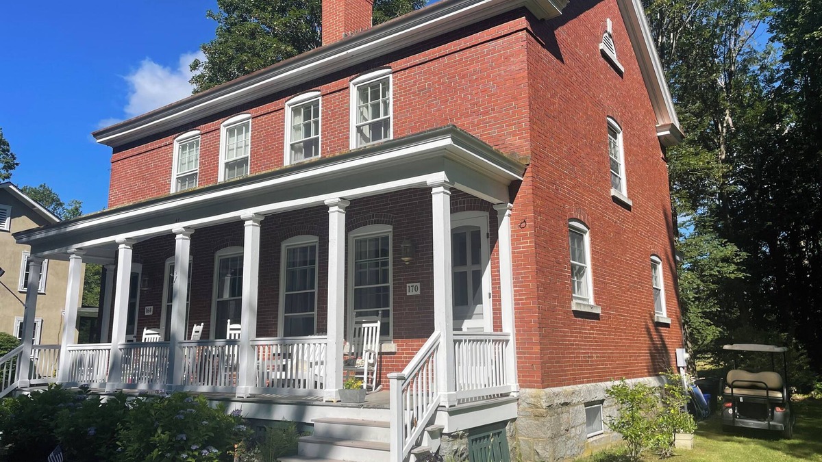 Portland House | Elegant and efficient Island home 4 miles from downtown Portland