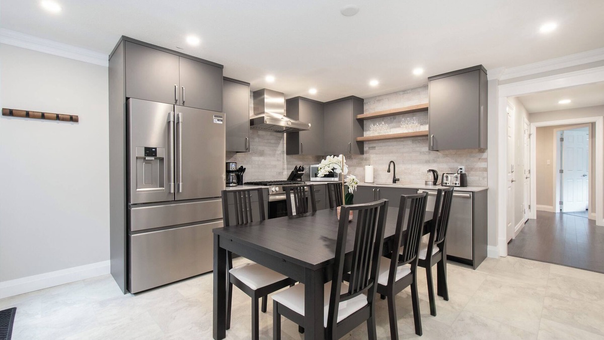 District of North Vancouver House | Elegant and Roomy Forest Getaway