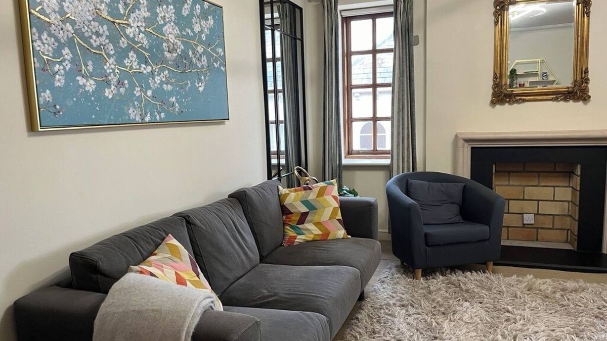 Stillorgan Apartment | Elegant and tranquil apartment in prime location. Beautiful landscaped gardens!