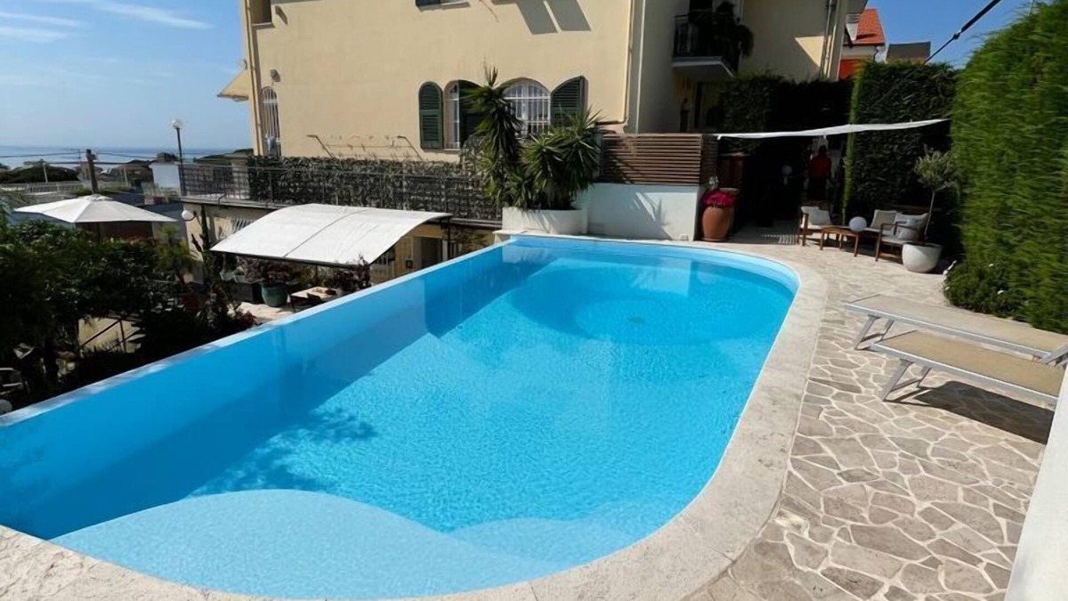 Albissola Marina Apartment | Elegant apartment with private swimming pool