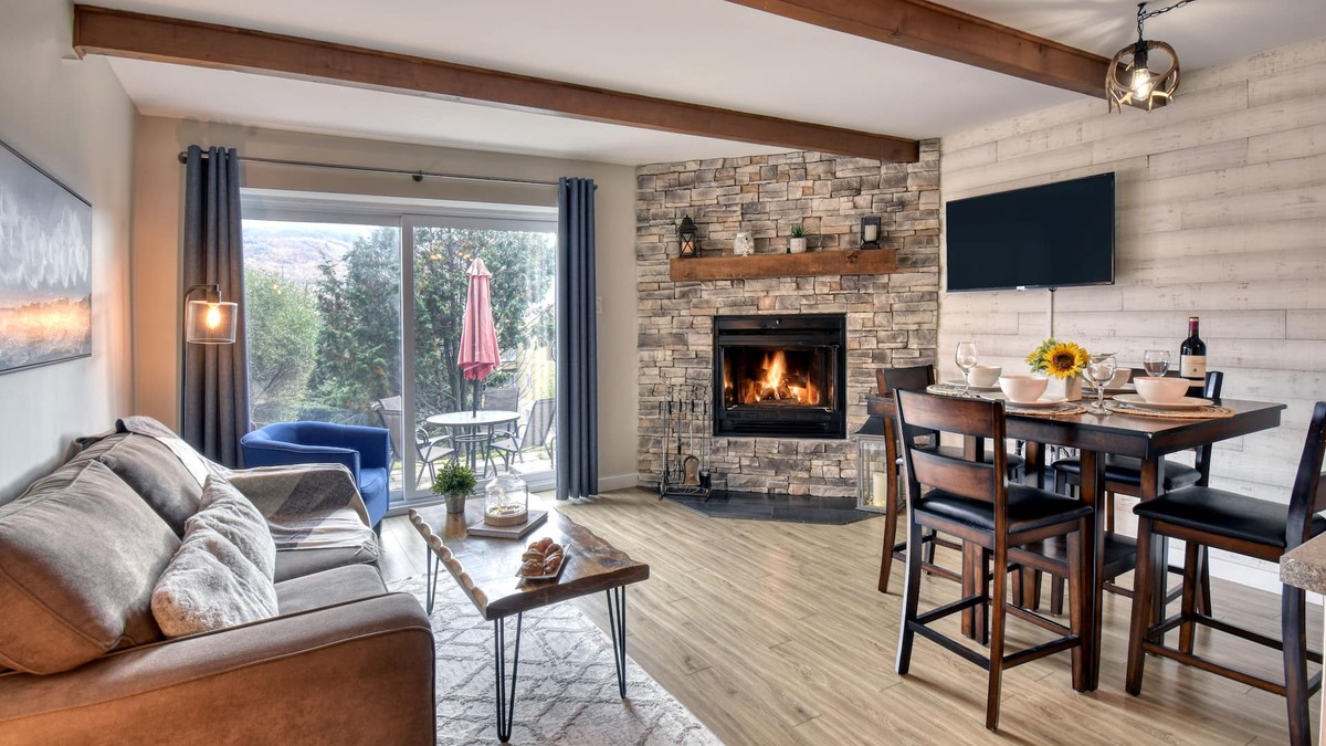 Mont-Tremblant Apartment | Elegant Apartment - View on Lake Tremblant & Mountain