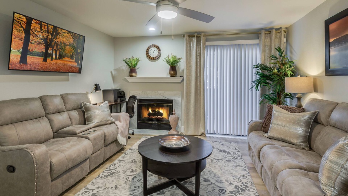 Roseville Apartment | Elegant Apartment Home - Excellent For Long Stays