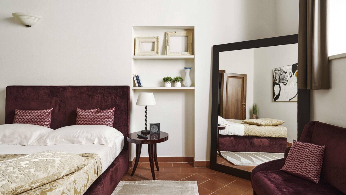 Ponte Abbadesse Apartment | Elegant apartment in historic building city center