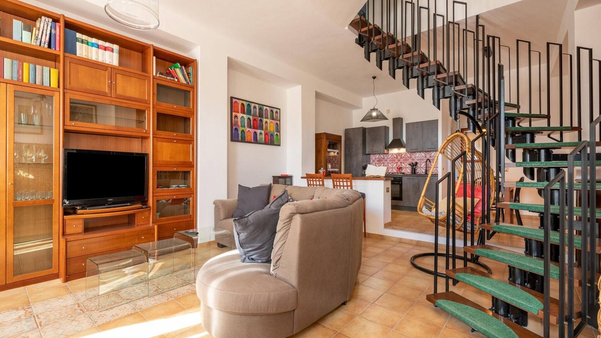 Buonalbergo Apartment | Elegant Apartment in Buonalbergo near Town Center