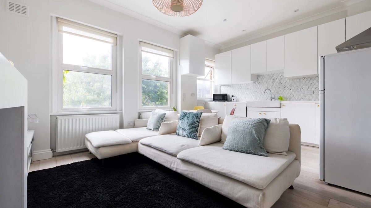 Addison Apartment | Elegant apartment in Kensington Olympia (available for LONGER LETS)