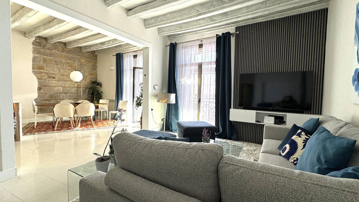 Ciutat Vella Apartment | Elegant apartment of 130 meters, 3 bedrooms and 3 bathrooms in Paseo Colon
