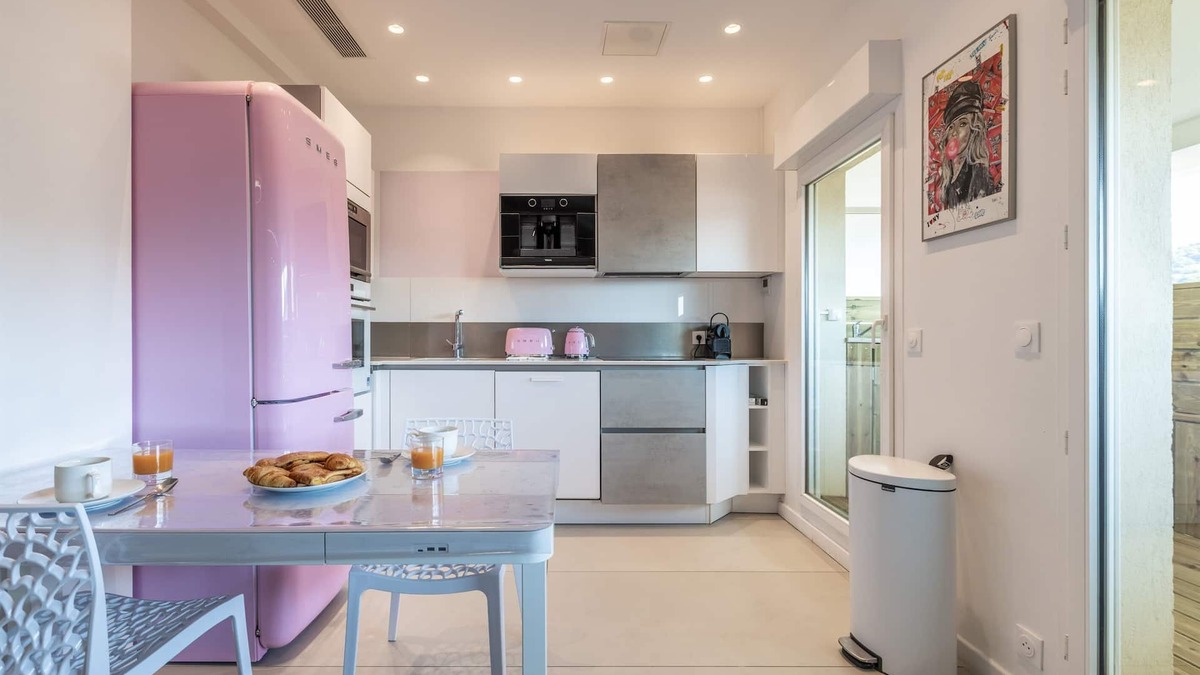 Prado - Republique Apartment | Elegant Apartment with Terrace & Mezzanine