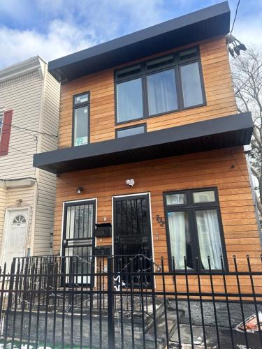 Newark Apartment | Elegant Apt by EWR & PennStation