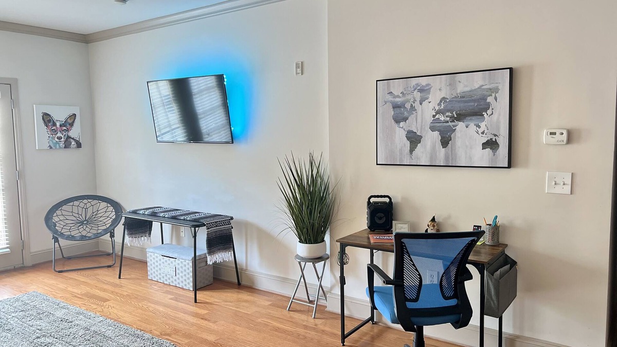 Lindridge-Martin Manor Apartment | Elegant Apt w/Free Parking Ideal For Long Stays!