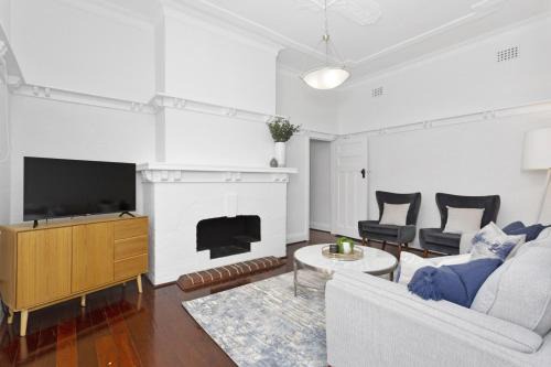 West Perth House | Elegant Art Deco Semi Detached 2-Bed Home by Parks