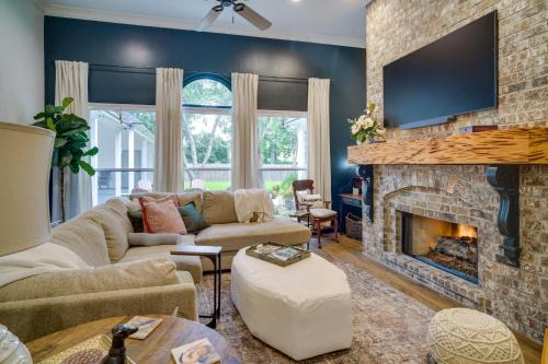 Highlands - Perkins House | Elegant Baton Rouge Home with Yard about 3 Mi to LSU!