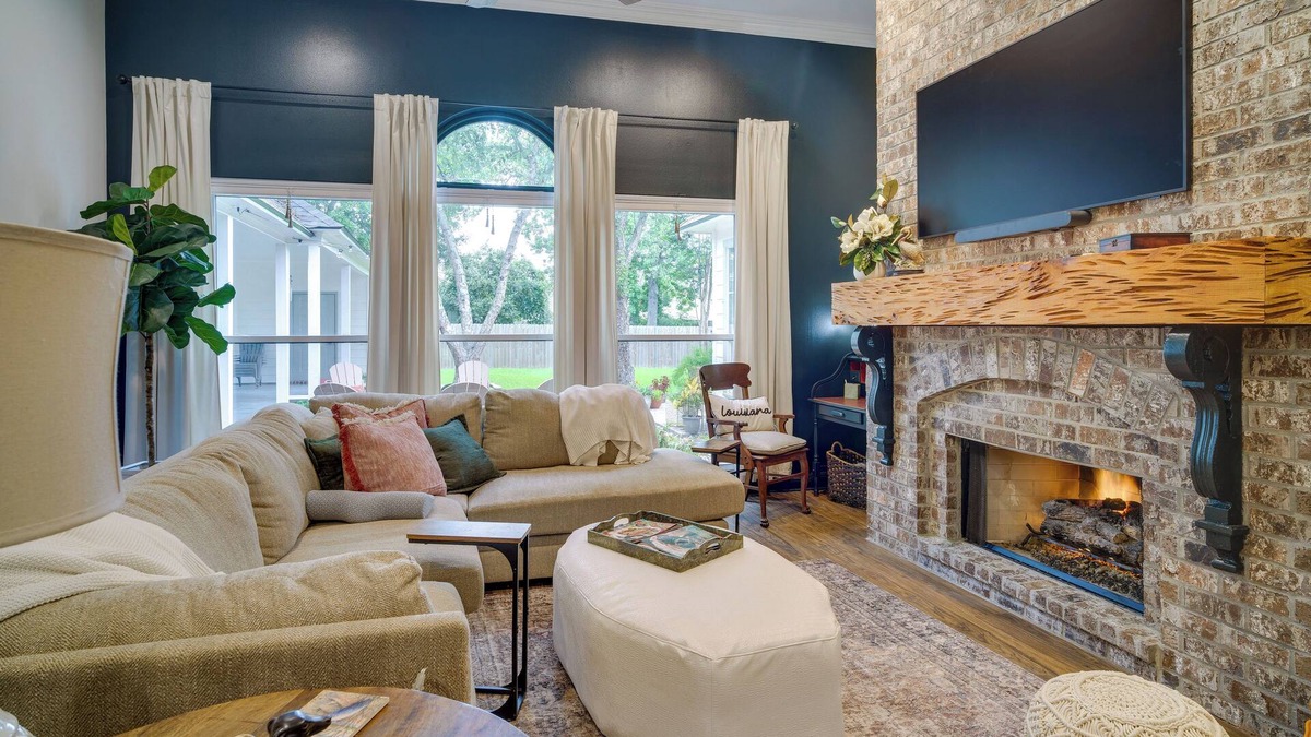 Highlands - Perkins House | Elegant Baton Rouge Home w/Yard ~ 3 Mi to LSU!