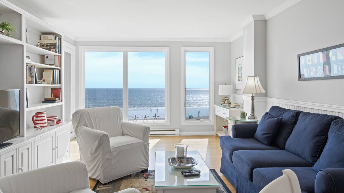 Ocean Park Condo | Elegant Beachfront Condo With Pool