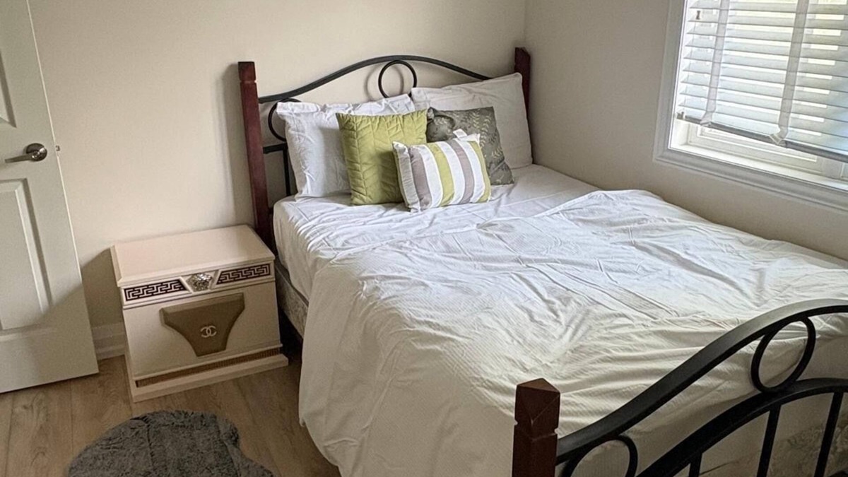 Brampton House | Elegant bedroom in brampton