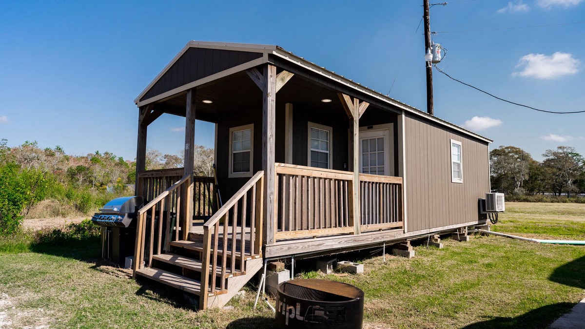 Brazoria Cabin | Elegant Cabin w/stone fireplace & custom walk-in shower