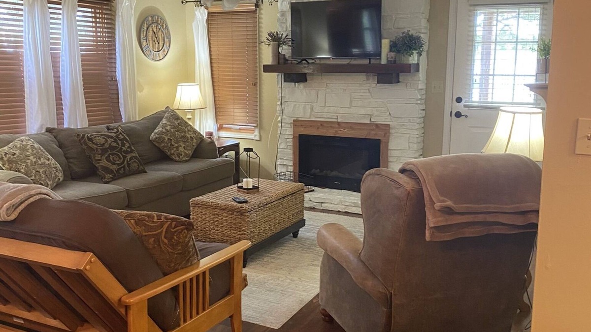 Lebanon House | Elegant Cammi’s Retreat in the perfect location