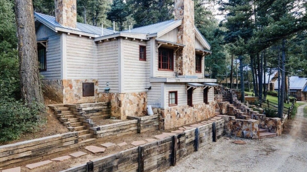 Taos Ski Chalet | Elegant Chalet in Taos Canyon