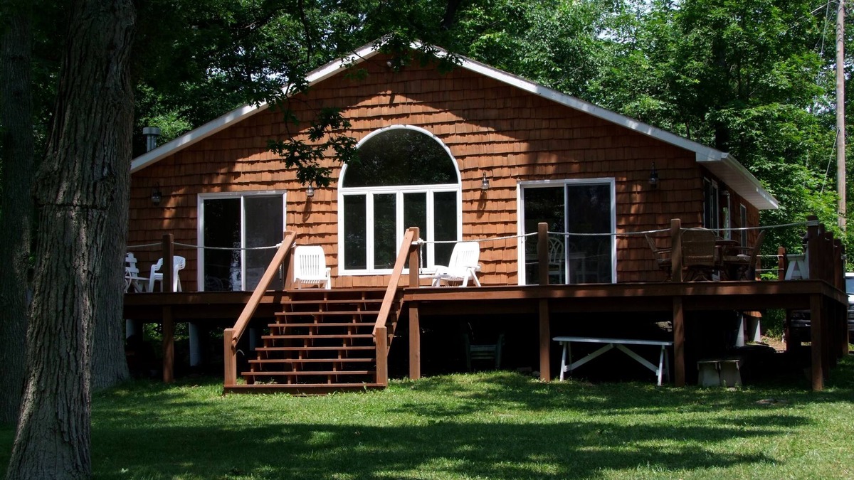 Hammond Ski Chalet | Elegant Chalet Style, Large Deck, Huge Spacious Green Yard, Riverfront