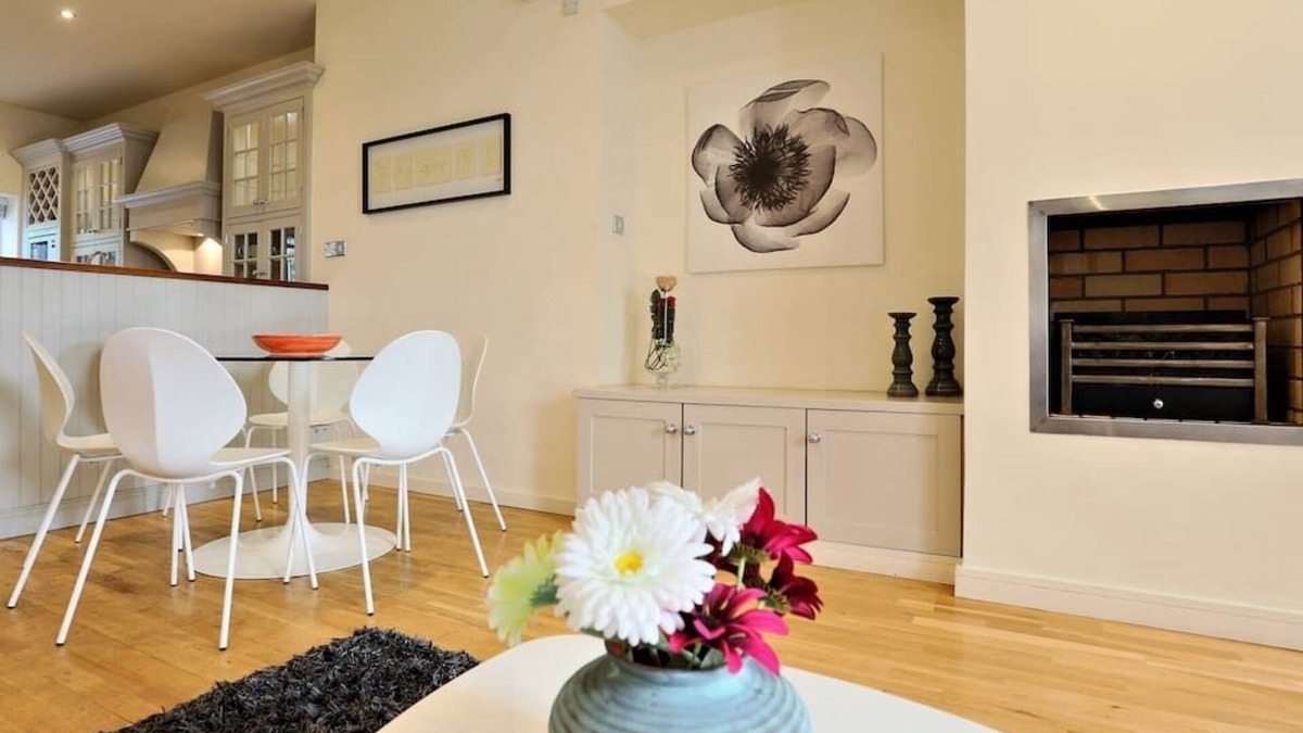 City Centre Dublin House | Elegant City Centre Regency Townhouse with Patio