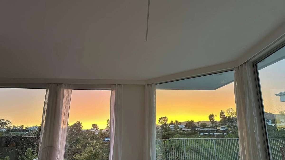 Bel Air House | Elegant Contemporary home in Bel Air close to West Gate entrance