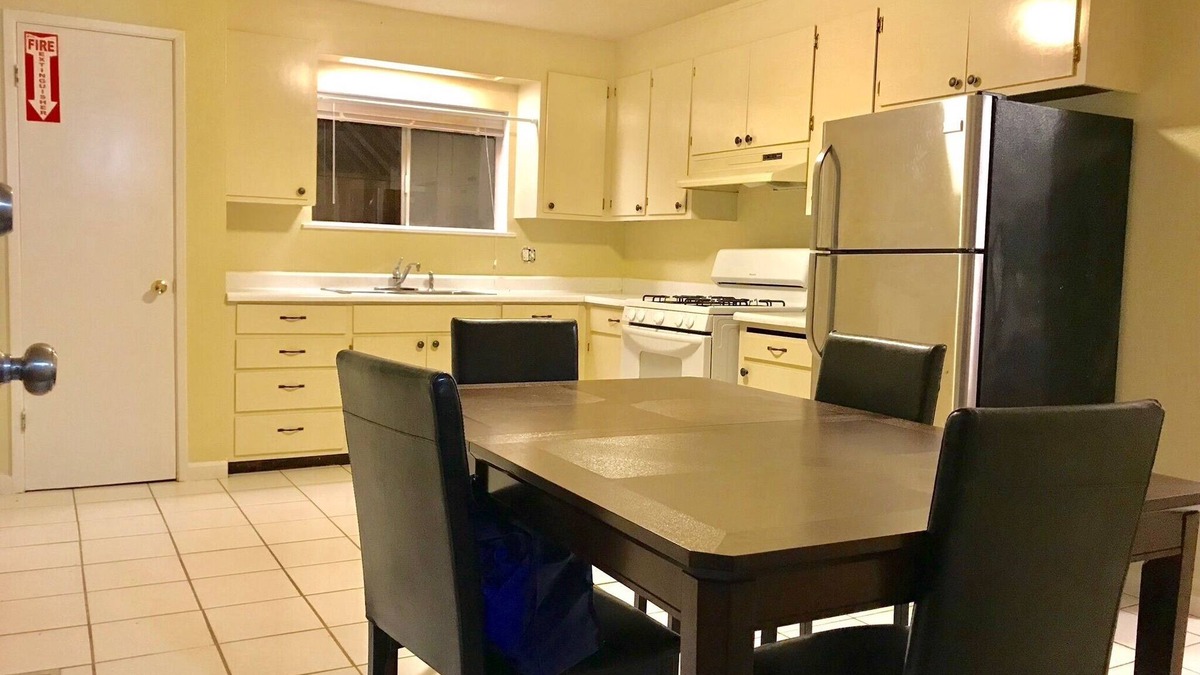 Richmond House | Elegant Cottage in Quaint Point Richmond for Extended Stay