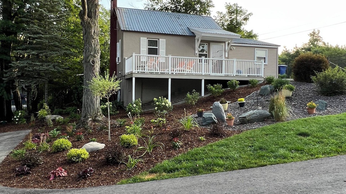 Crystal Beach Cottage | Elegant Cottage on Lake Bomoseen Vermont