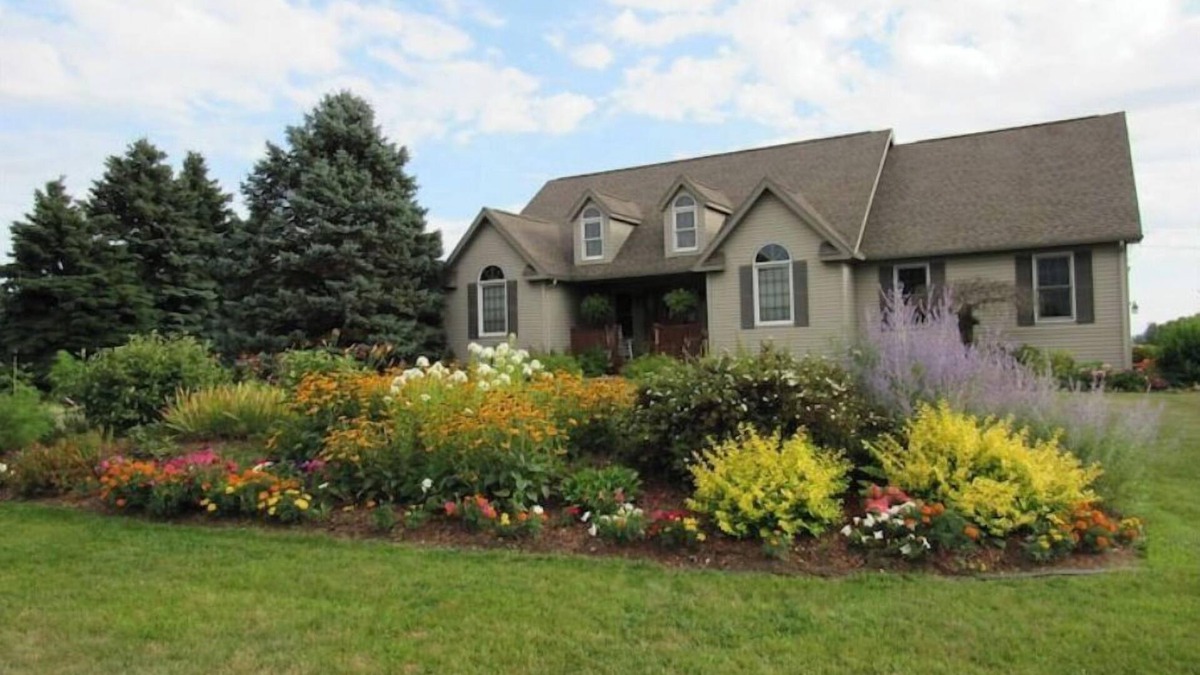 Perry House | Elegant Country Home, Hot tub, fishing pond, ping pong