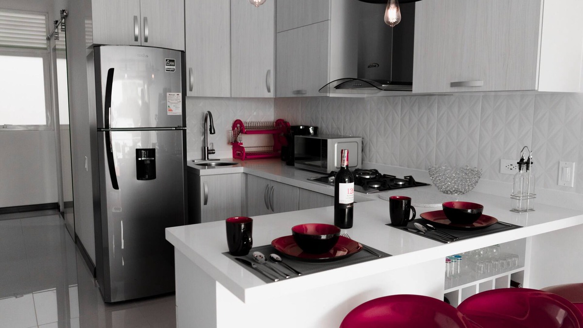 Cali Apartment | Elegant & Cozy 3 Bedroom Apt Near Medical & Sports Center Imbanaco, Wifi AC,Pool