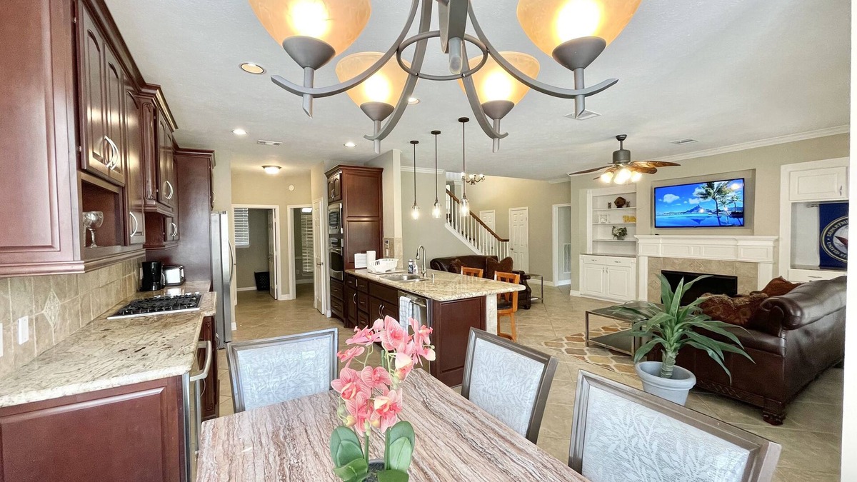 Cinco Ranch North Lake Village House | Elegant & Cozy Single-Family House Near I-10/99 Katy