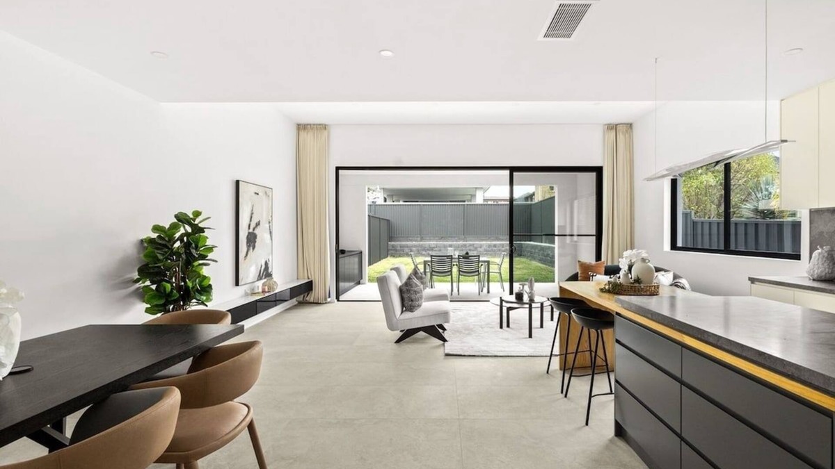 Picnic Point House | Elegant Designer House - Family & Pet Friendly