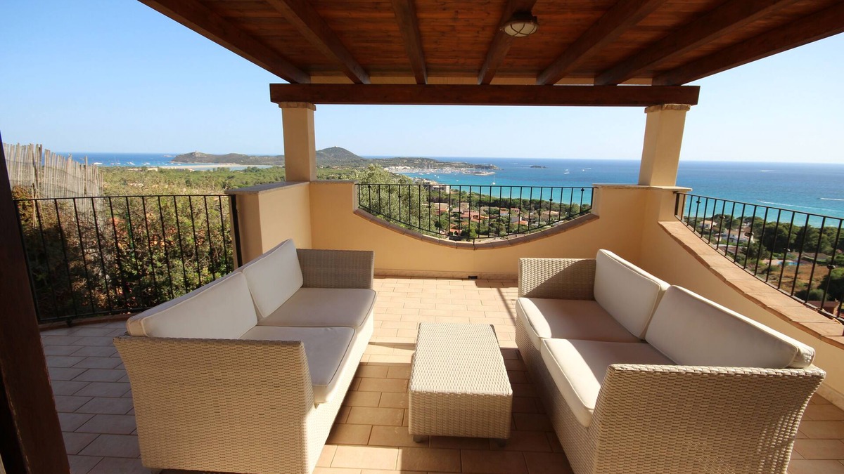 Campulongu Villa | Elegant detached house with fantastic sea views, 7 minutes' walk from the sandy beach