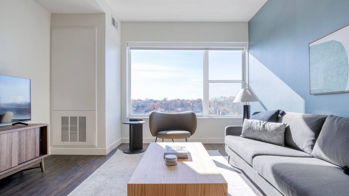 Elmhurst Apartment | Elegant Elmhurst 1BR w/Lounge, Pool & Gym nr Metra, by Blueground