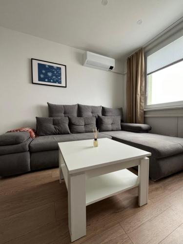 Podunajske Biskupice Apartment | Elegant Escape apartment III - free parking, easy access to City Center