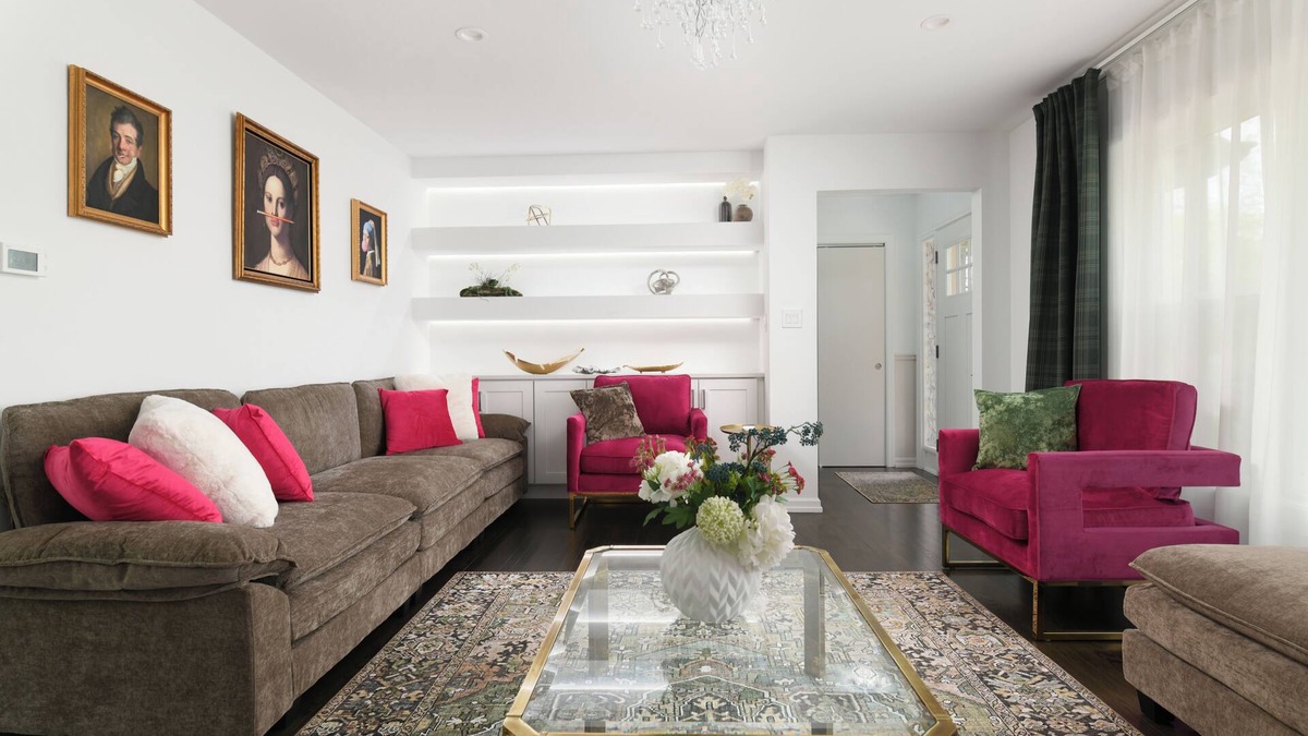 Burr Ridge House | Elegant Escape by Downtown Burr Ridge with an easy access to Chicago Landmarks