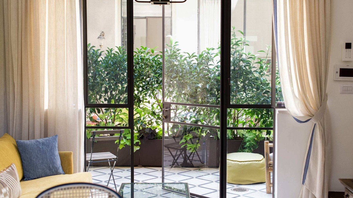Jaffa Apartment | Elegant Escape: Stylish Sanctuary for Two
