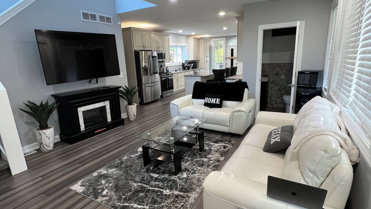 Bedford House | Elegant Estate is close to , UT, MudHens, Inverness and Highland Meadows Golf.