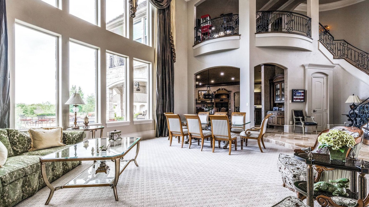 Forney House | Elegant Estate - Pool & Views