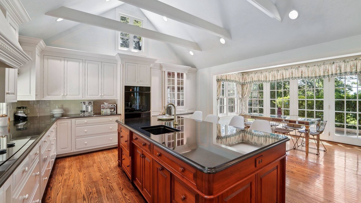 Owings Mills House | Elegant estate with sprawling grounds & gourmet kitchen- close to city