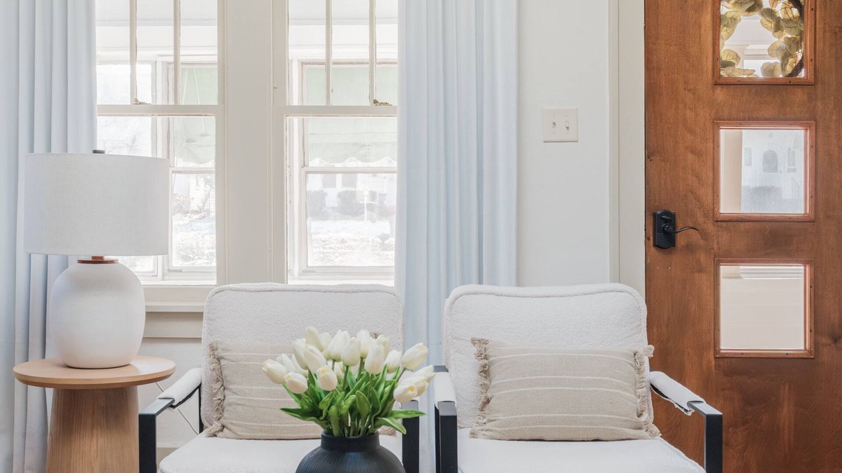 Champaign House | Elegant Family/Pet Friendly Cottage in Coveted Clark Park
