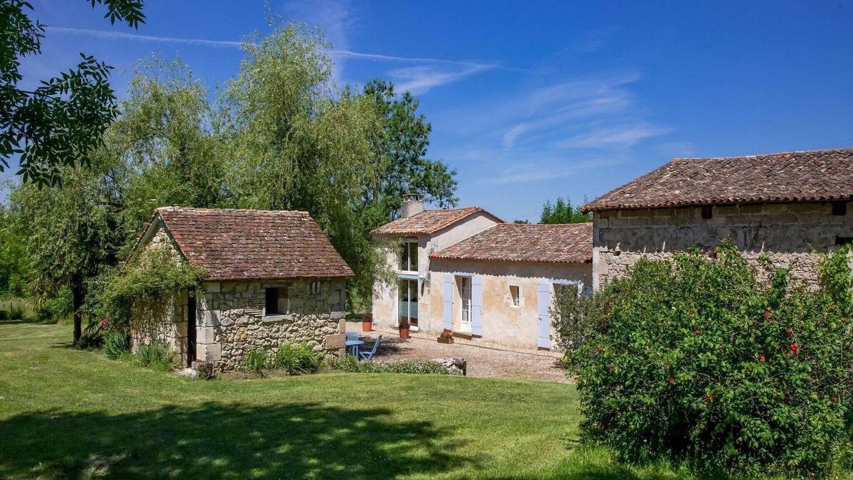 Saint-Martin-de-Gurson House | Elegant Holiday Home in Dordogne Vineyard