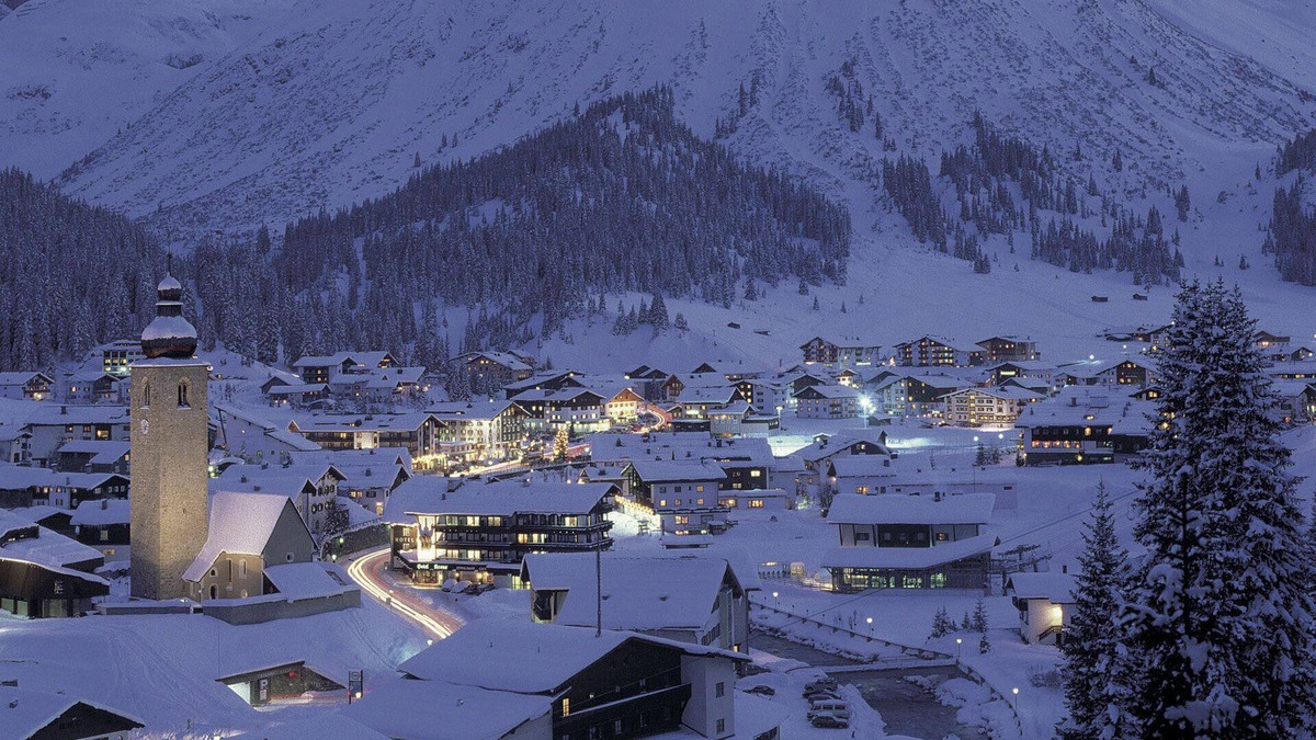 Lech am Arlberg Apartment | Elegant, fully furnished apartment - ski out/ski in