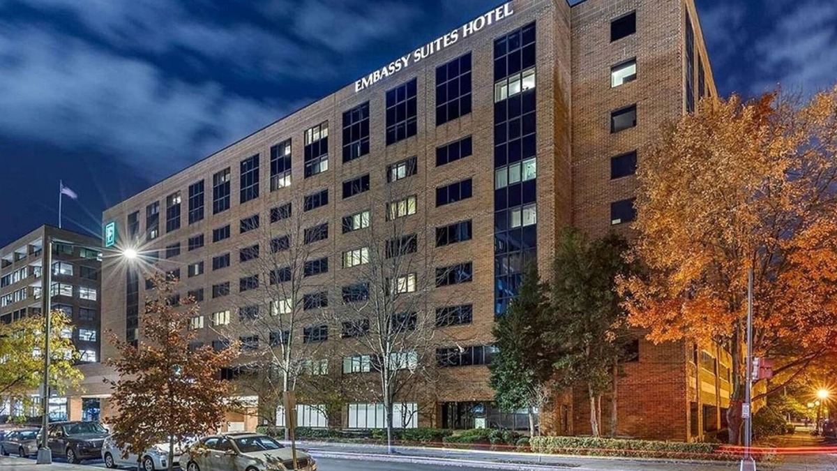 West End Resort | Elegant Georgetown Retreat | Hilton 1BR Suite | Walk to Shops & Dining | The Dis
