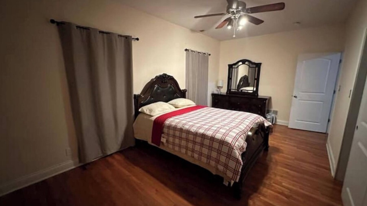 Westmont House | Elegant Getaway near Oakbrook Mall 20 min dtwn CHInn