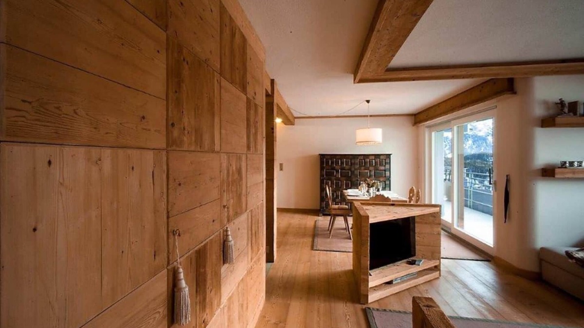 Sankt Moritz-Bad Ski Chalet | Elegant Golden Chalet in a Prime Location