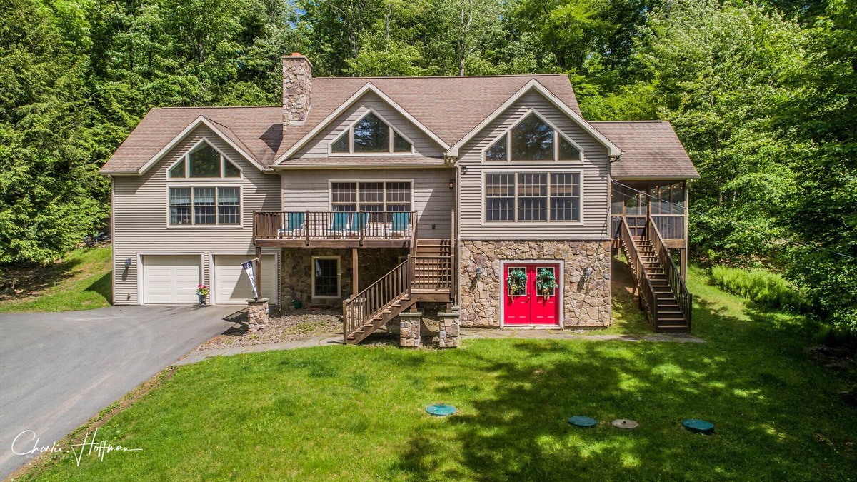 Aldenville House | Elegant & Grand 4 BR/3 Bath Home w/ Lake & Dock in Poconos Near Honesdale, PA