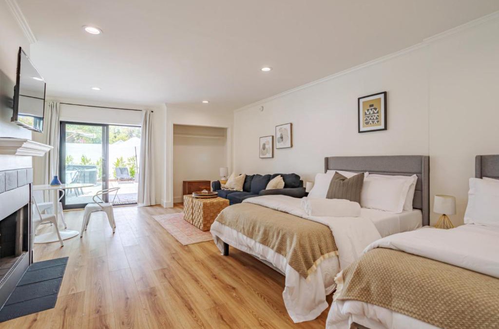 Sherman Oaks House | Elegant Guest unit Universal sleeps 6 hot tub