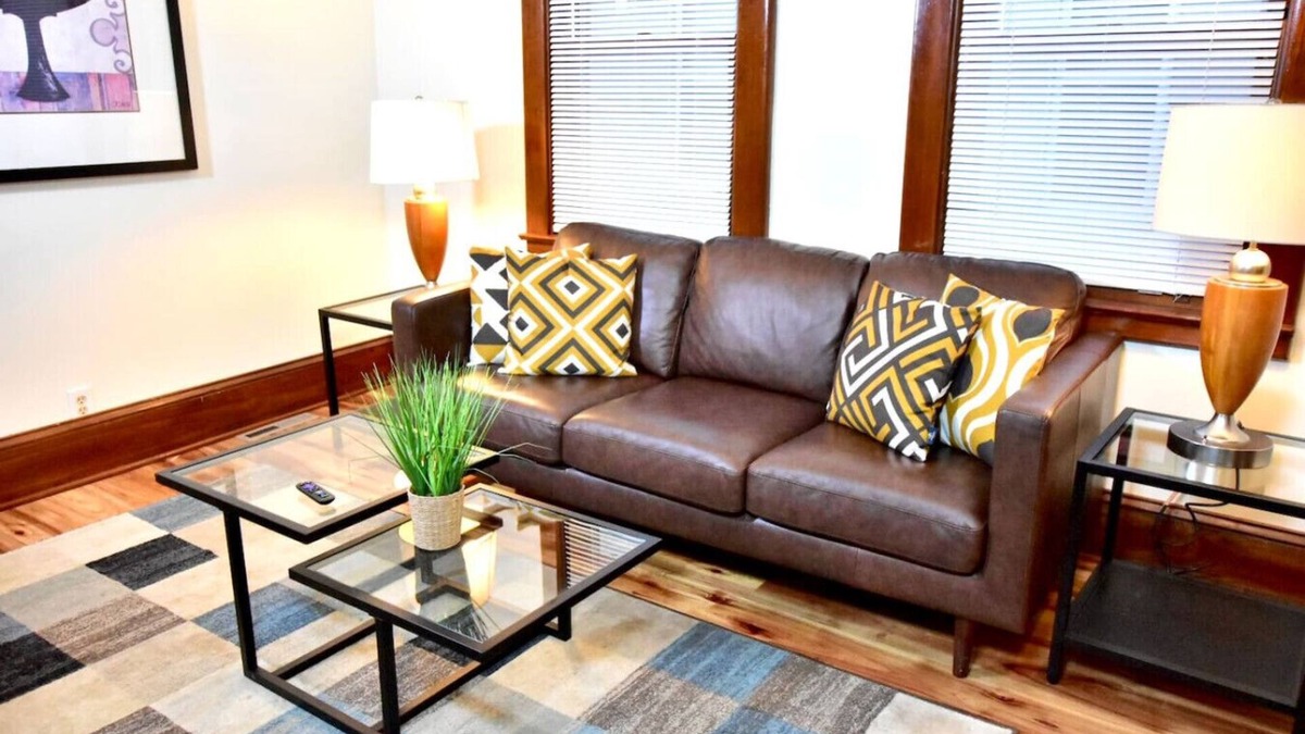 Detroit - Shoreway House | Elegant Haven on W 47th