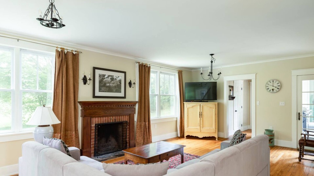 Warm Springs House | Elegant, historic cottage located just across from the Old Dairy Complex