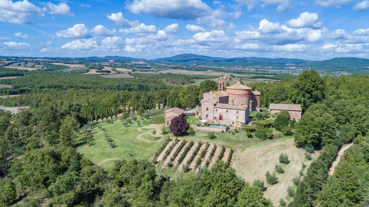 Chiusdino Villa | Elegant historic villa, sleeps 12, so tastefully reconstructed according to Tuscan style with stunn