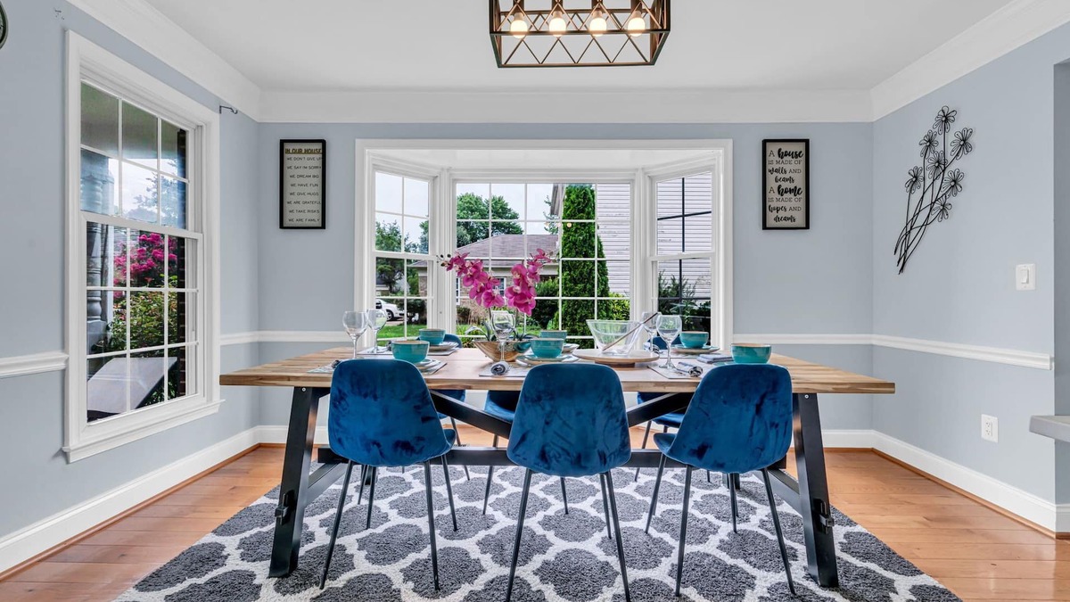 Oak Hill House | Elegant Home- City View/IAD Airport/Prime Location